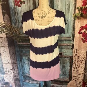 Design‎ History blue white and purple top, size medium, excellent used condition